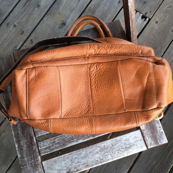 Brown leather bag with brass hardware - Picture 4 of 8